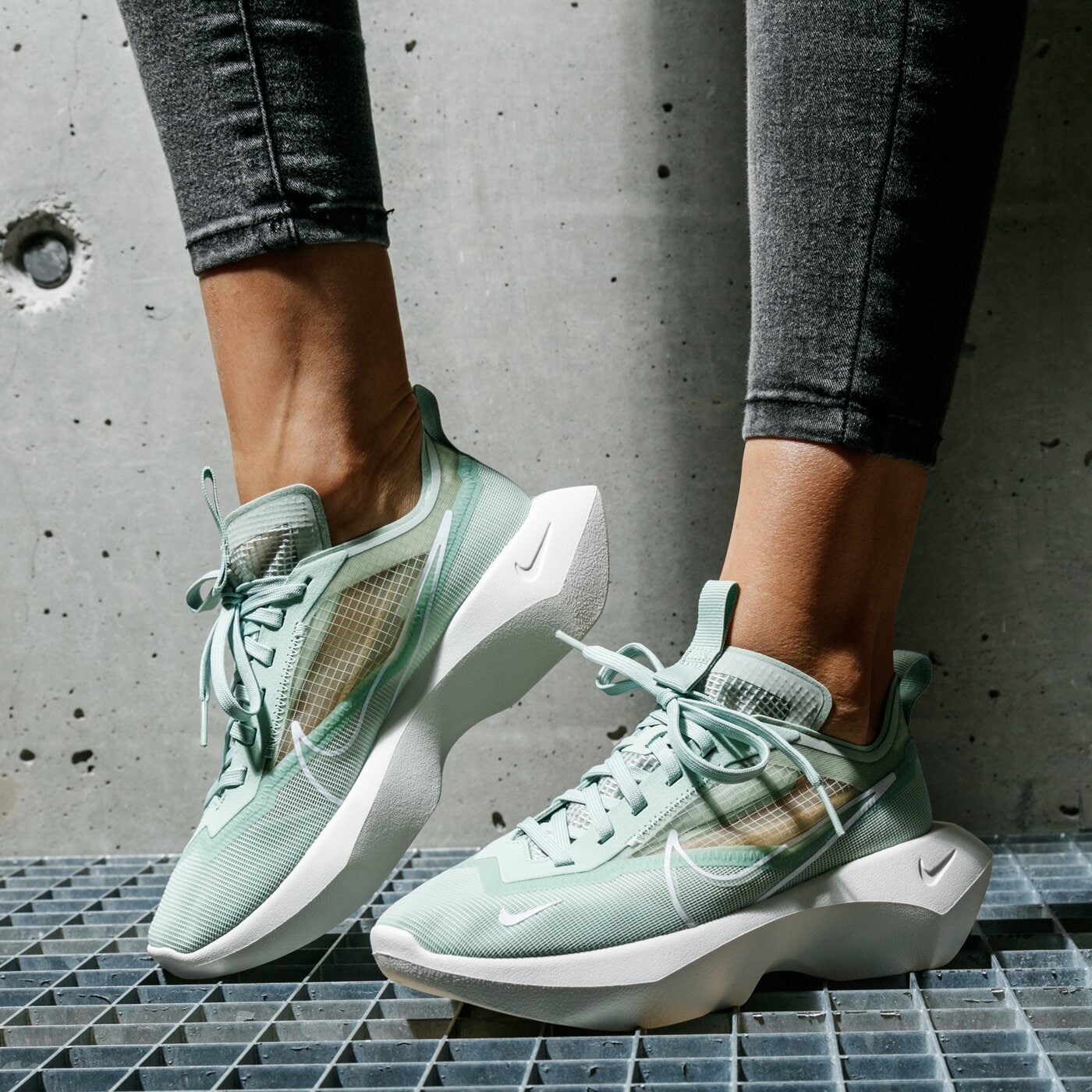 nike vista lite green trainers