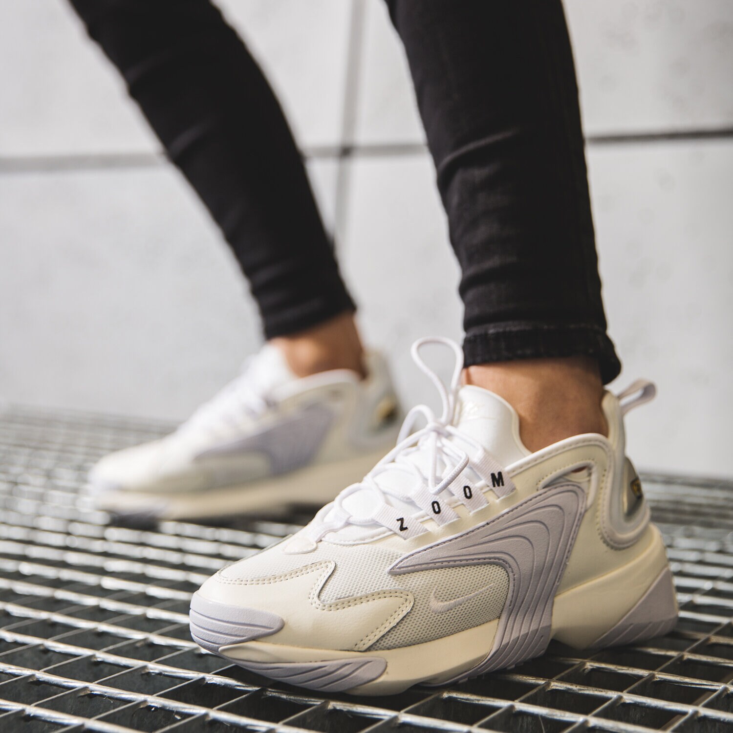 Nike wmns best sale zoom 2k white