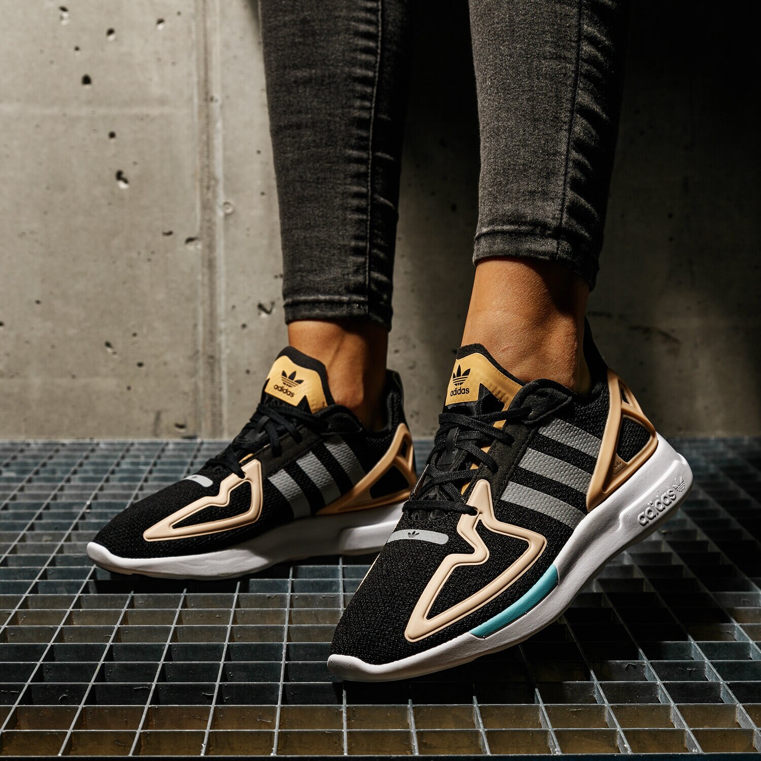 ADIDAS ZX 2K FLUX W FY0608 ✓ Negru | Femei Sneakers | Sizeer