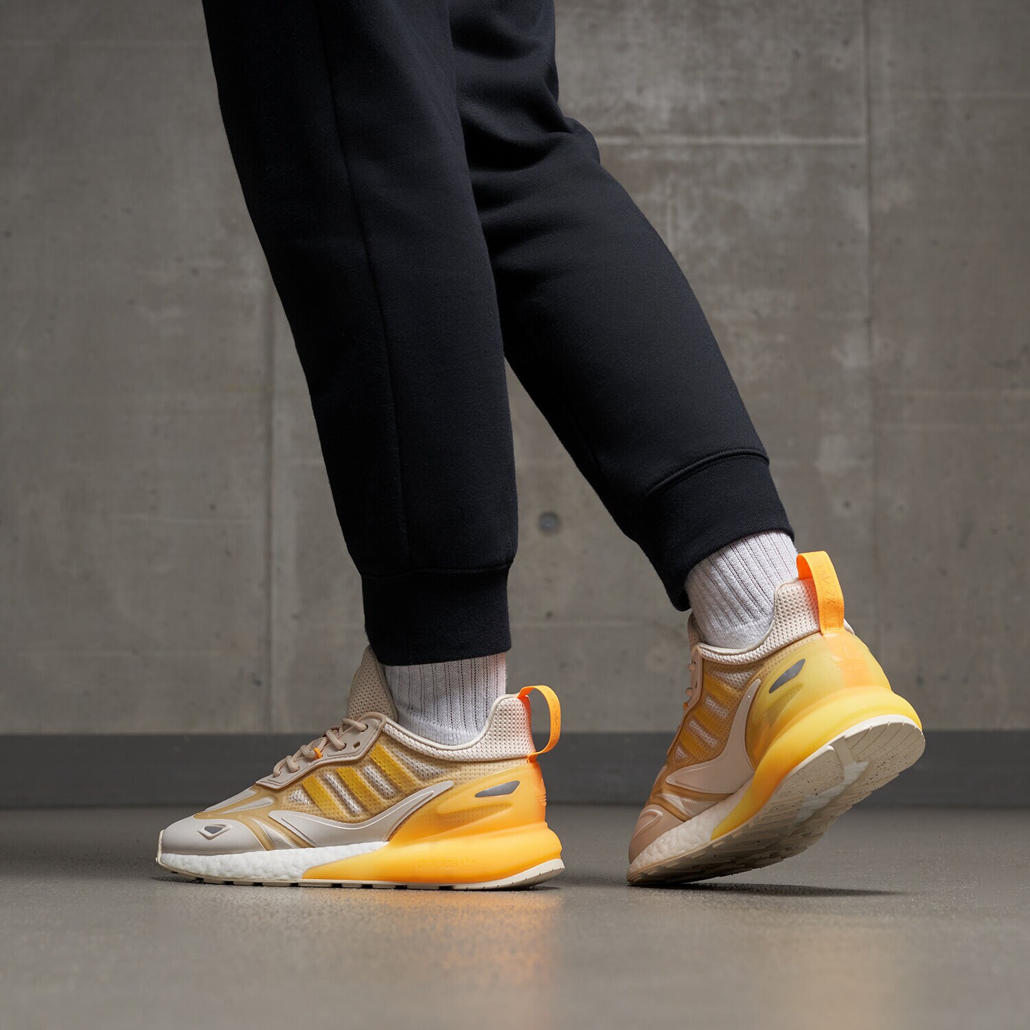 ADIDAS ZX 2K BOOST 2.0 W GZ7823 ✓ Bej | Femei Sneakers | Sizeer