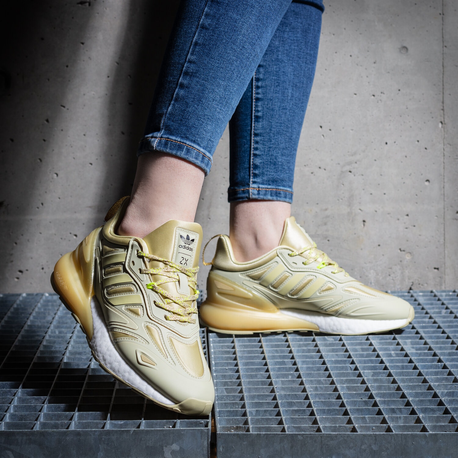 ADIDAS ZX 2K BOOST 2.0 W GW8290 ✓ Auriu | Femei | Sizeer Romania ✪