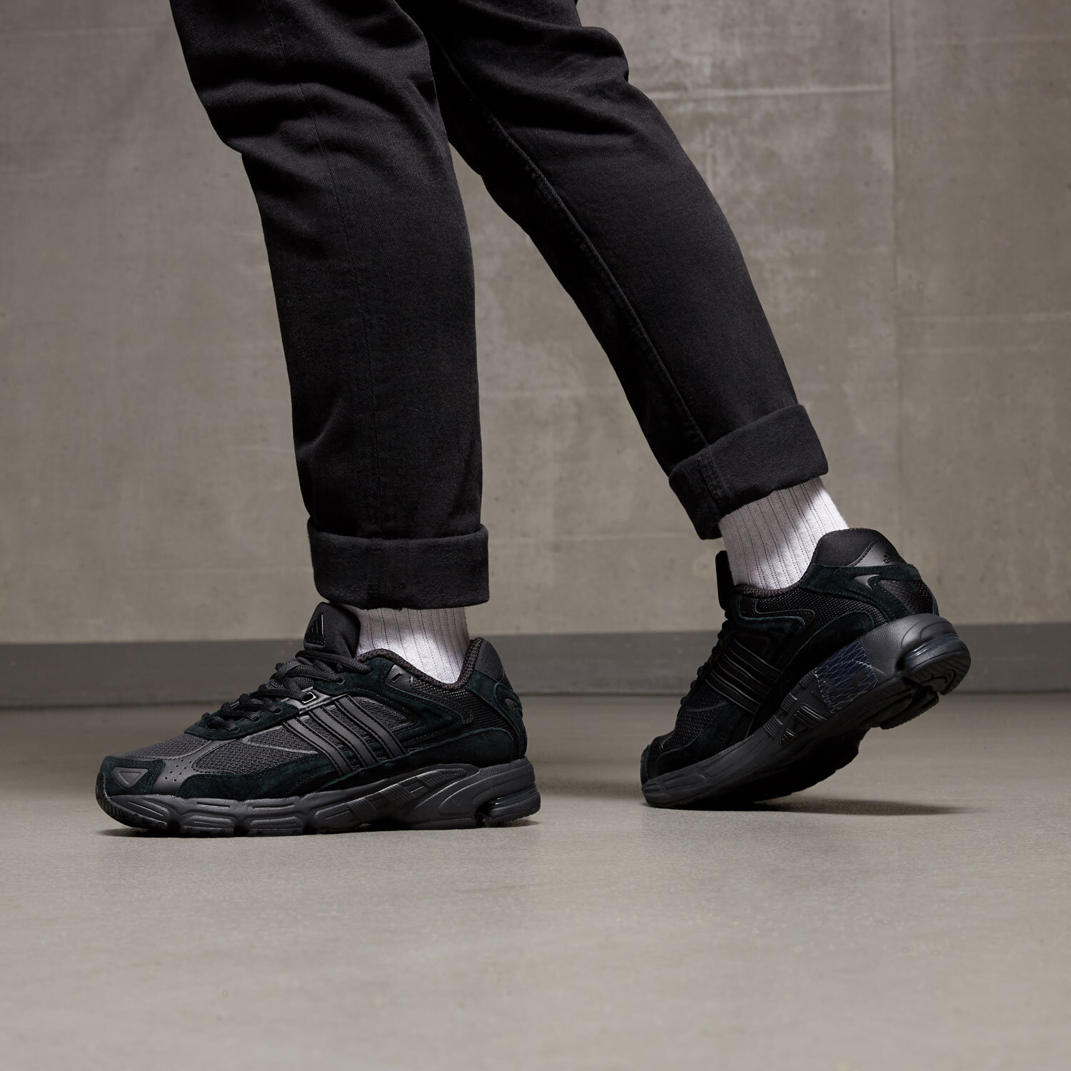 ADIDAS RESPONSE CL ID8307 ✓ Negru | Bărbați Sneakers | Sizeer