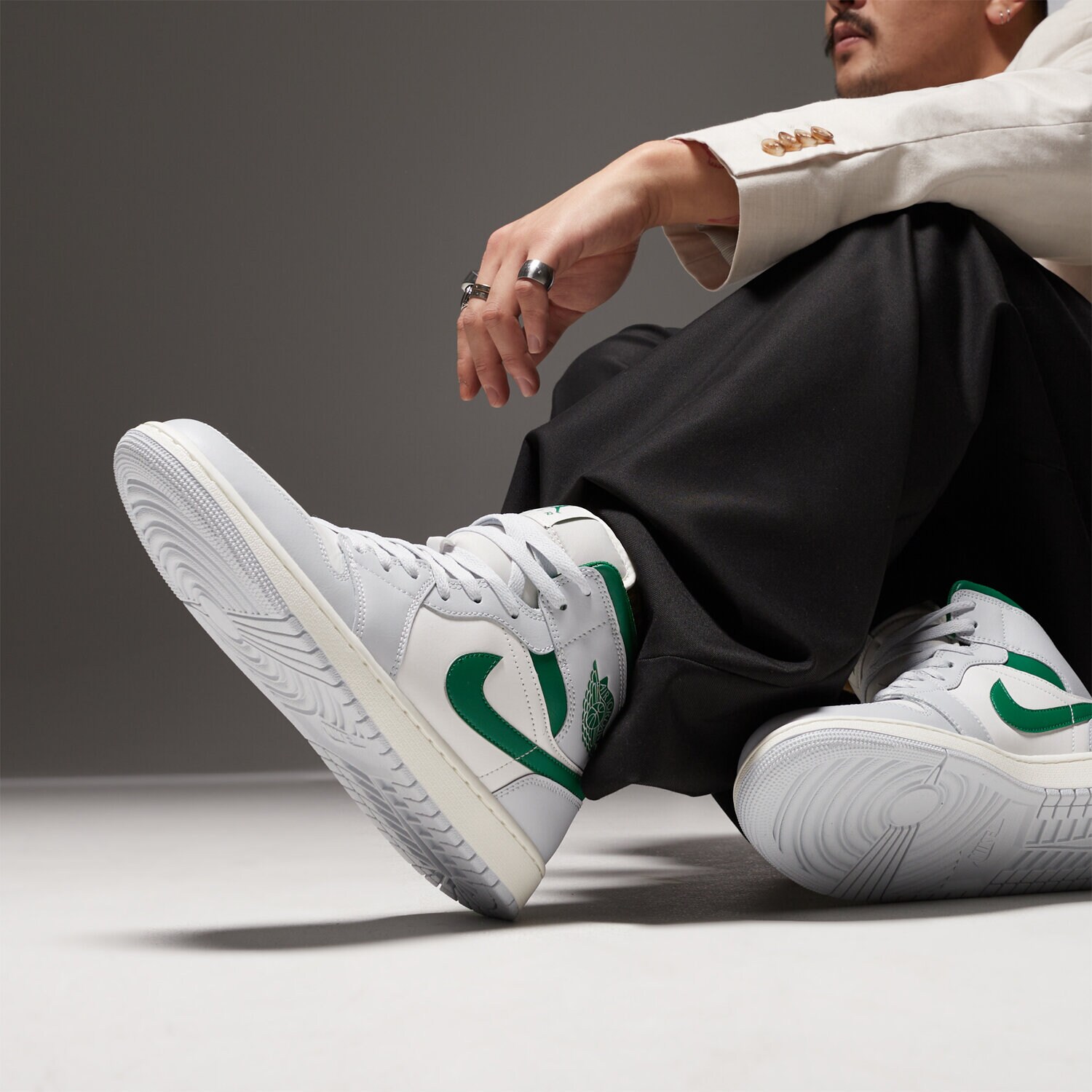 AIR JORDAN 1 MID DQ8426-142 ✓ Gri | Bărbați Sneakers | Sizeer