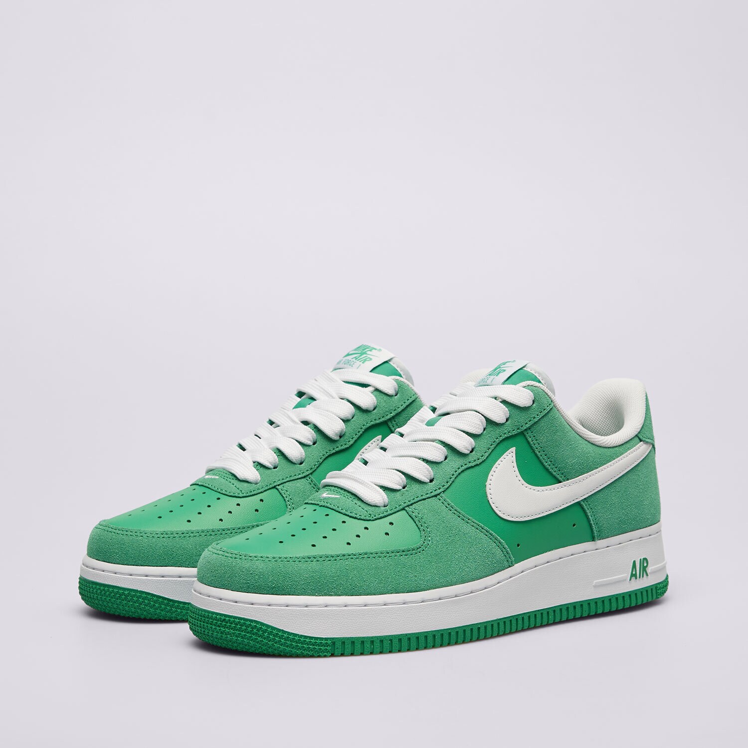 ★NIKE★Air Force 1 07 LV8★IB6388-100★ Nike Air Force 1 07 LV8 IB6388-100 de la 89,00 €