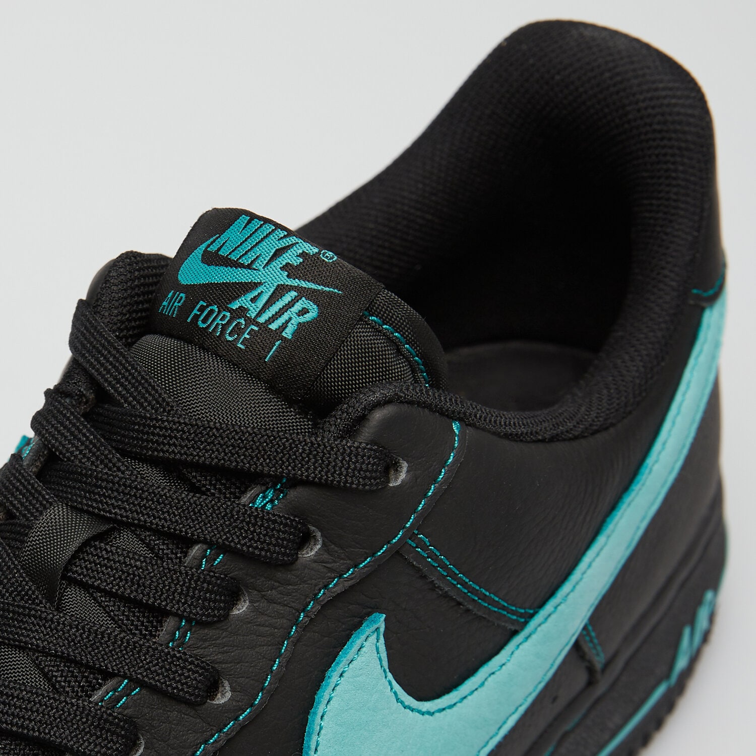 Nike Air Force 1 07 LV8 Negru Sneakers HQ2037-002 | Sizeer ⭐