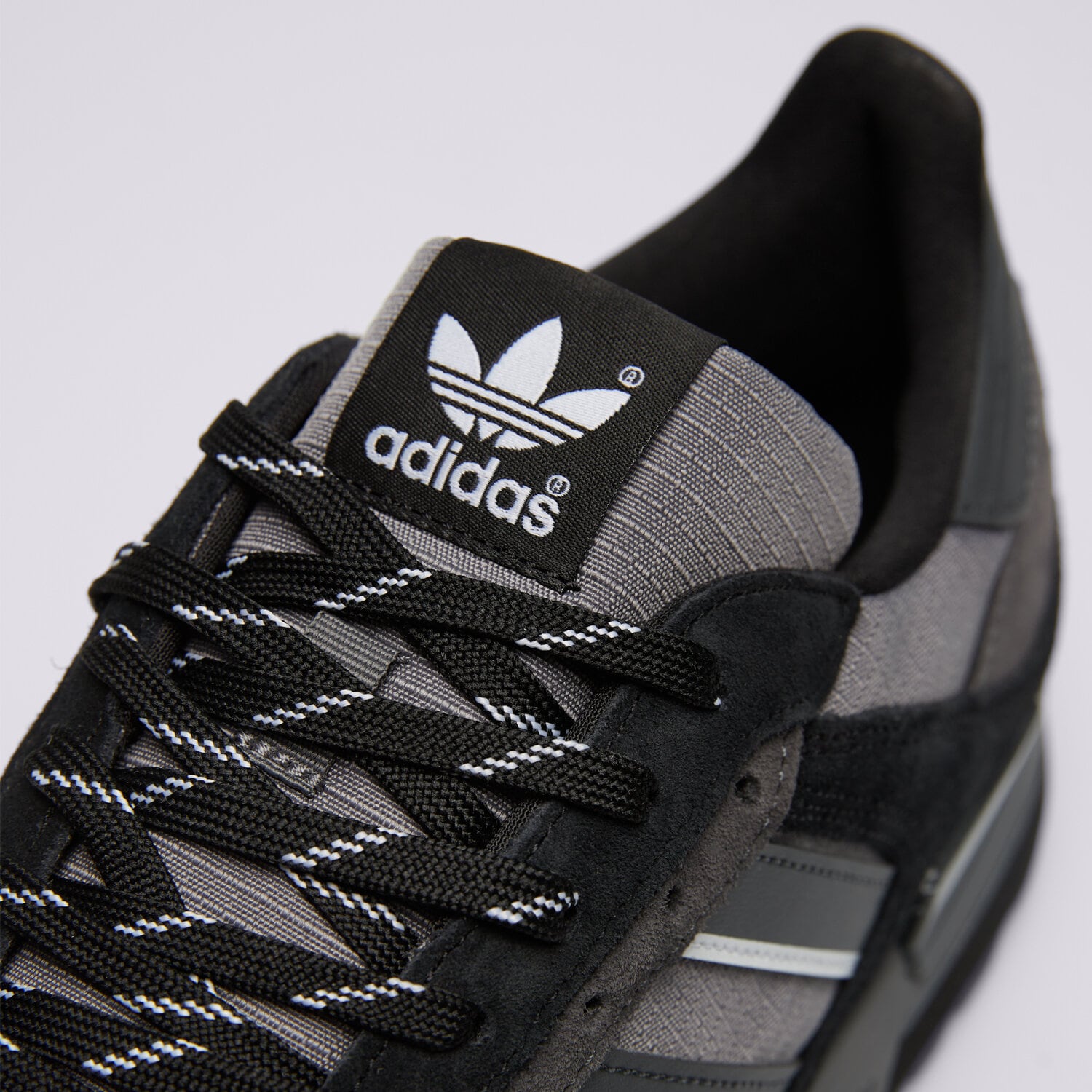 ADIDAS ZX 600 JR8741 ✓ Negru | Bărbați Sneakers | Sizeer Romania ✪