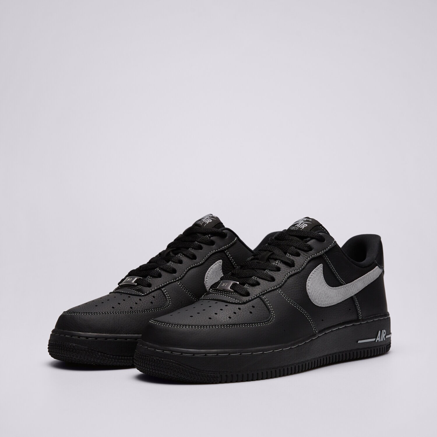 AIR FORCE 1 ＇07 LV8　HQ2037-006 NIKE AIR FORCE 1 '07 LV8 ESS+ HQ2037-006 ✓ Negru | Bărbați