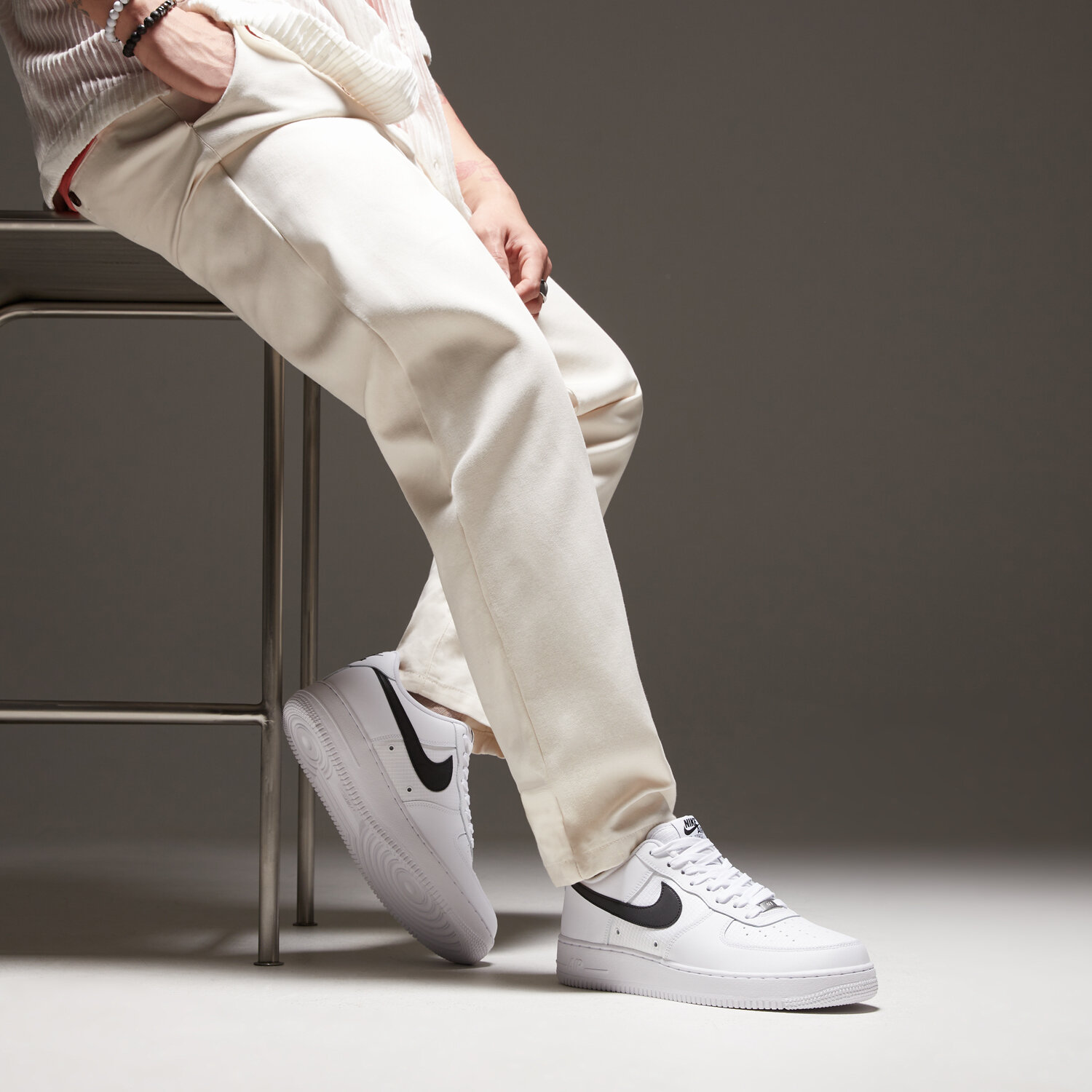 Nike Air Force 1 '07 Low Lv8 Tech — foto 2