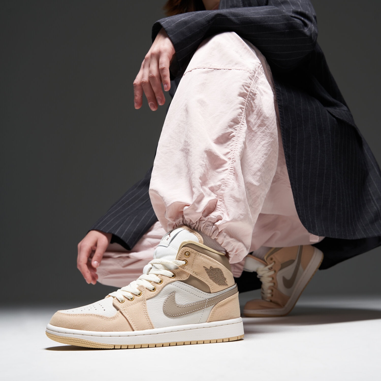 Wmns Air Jordan 1 Mid Se Emea — foto 2